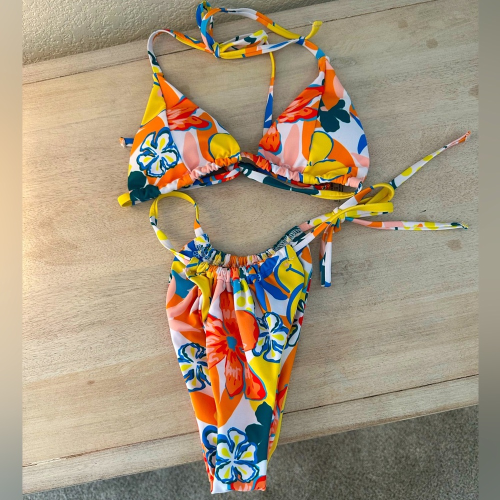 NEVER WORN ✨ Tropical multi color bright bikini set